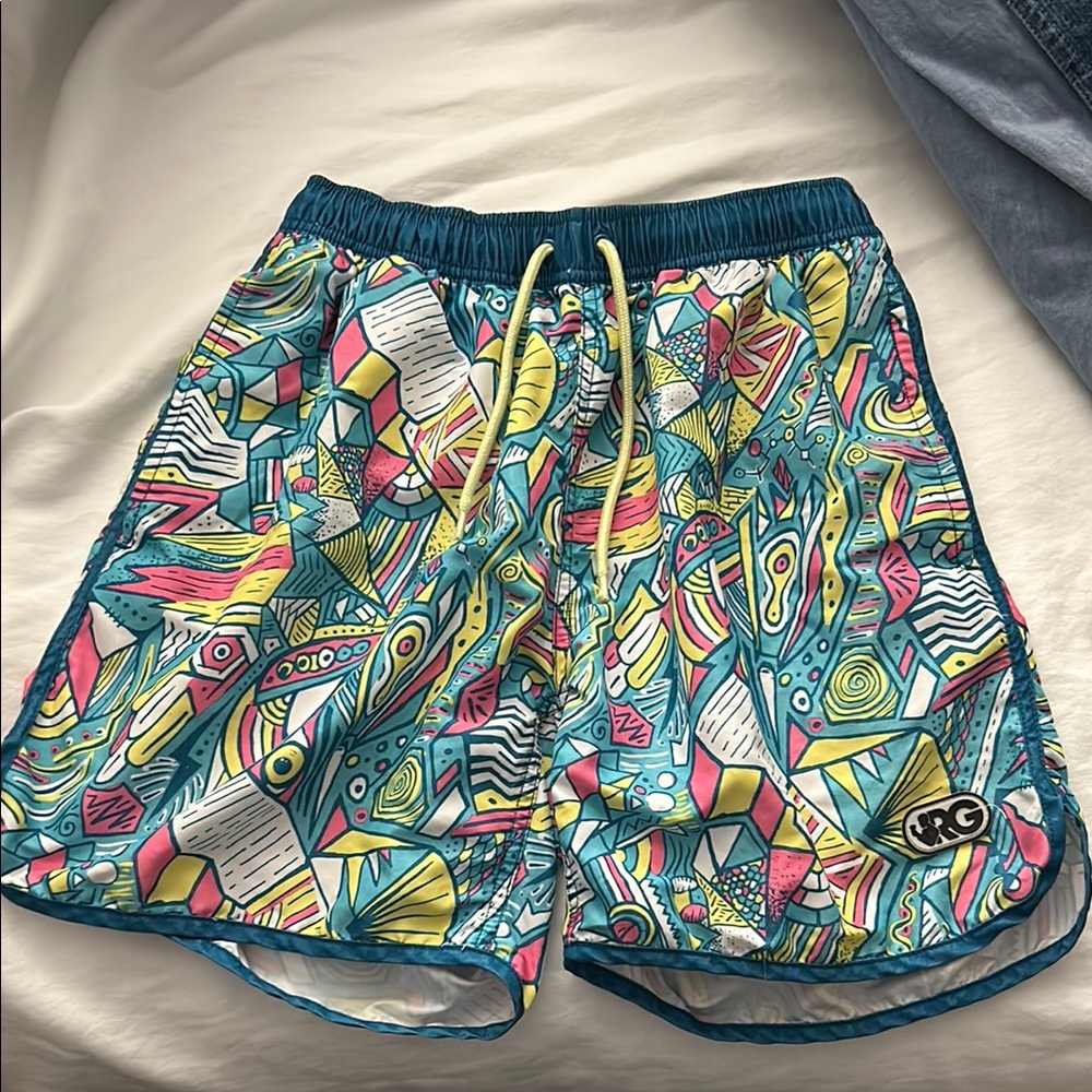 Men’s Small Colorful Geometric Patterned Shorts
